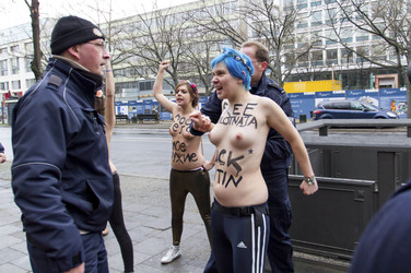 Femen Proteste vor der Russischen Botschaft, Berlin