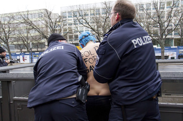 Femen Proteste vor der Russischen Botschaft, Berlin