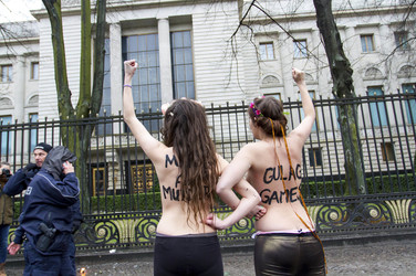 Femen Proteste vor der Russischen Botschaft, Berlin