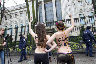 Femen Proteste vor der Russischen Botschaft, Berlin