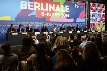 Justus von Dohnányi, Dimitri Leonidas, Hugh Bonneville, Bob Balaban, Bill Murray, George Clooney, Matt Damon, John Goodman, Jean Dujardin, Grant Heslov