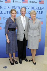 John B. Emerson mit Gattin Kimberly, Friede Springer