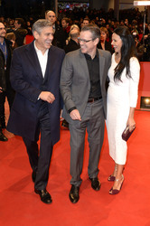 George Clooney, Matt Damon mit Gattin Luciana Barroso