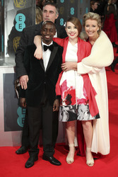 Greg Wise, Emma Thompson mit Tocher Gaia Wise, Sohn Tindyebwa Agaba