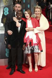 Greg Wise, Emma Thompson mit Tocher Gaia Wise, Sohn Tindyebwa Agaba