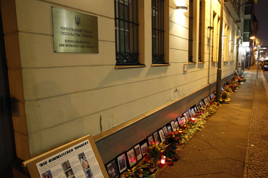 Kerzen vor der Ukrainischen Botschaft, Berlin