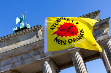 Anti-Atom Demonstration vor der japanischen Botschft, Berlin