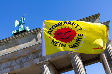 Anti-Atom Demonstration vor der japanischen Botschft, Berlin