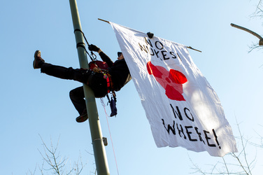 Anti-Atom Demonstration vor der japanischen Botschft, Berlin