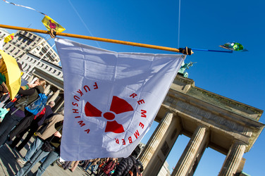 Anti-Atom Demonstration vor der japanischen Botschft, Berlin