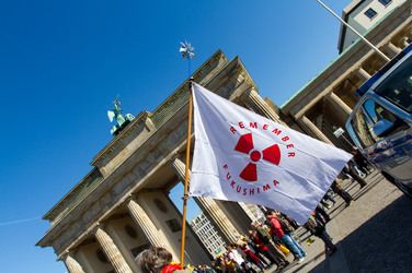 Anti-Atom Demonstration vor der japanischen Botschft, Berlin