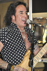Marco Mendoza
