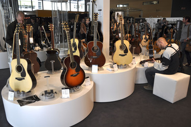 Yamaha, Gitarren