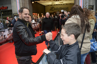 'Die schwarzen Brüder' Premiere, Essen