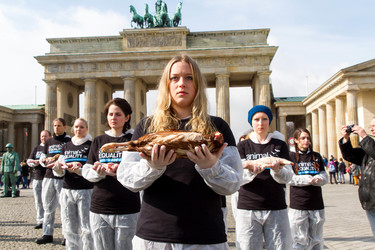Tierkörperaktion vor dem Brandenburger Tor, Berlin