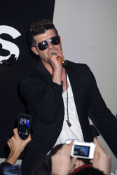 Robin Thicke beim Express Times Square Grand Opening Event, New York