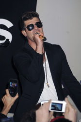 Robin Thicke beim Express Times Square Grand Opening Event, New York