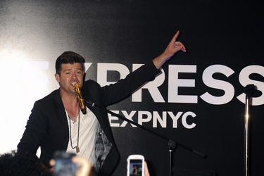 Robin Thicke beim Express Times Square Grand Opening Event, New York