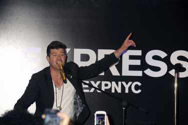 Robin Thicke beim Express Times Square Grand Opening Event, New York