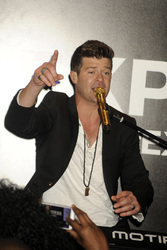 Robin Thicke beim Express Times Square Grand Opening Event, New York