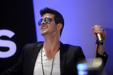 Robin Thicke beim Express Times Square Grand Opening Event, New York