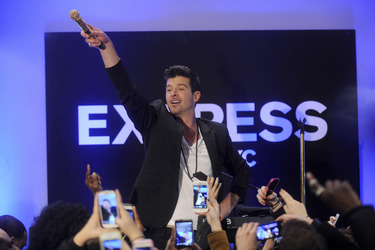 Robin Thicke beim Express Times Square Grand Opening Event, New York