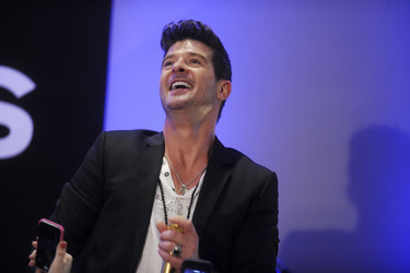 Robin Thicke beim Express Times Square Grand Opening Event, New York