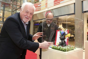 Eröffnung der Promi-Osterhasen-Ausstellung, Kiel