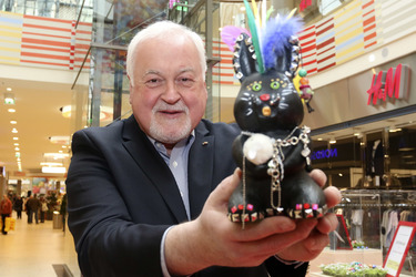 Eröffnung der Promi-Osterhasen-Ausstellung, Kiel