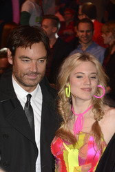 Larissa Marolt mit Freund Whitney Sudler-Smith