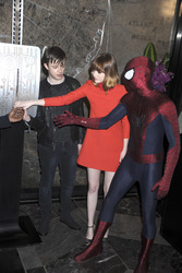 Der 'The Amazing Spider-Man 2' Cast schaltet das Licht im  Empire State Building an, New York