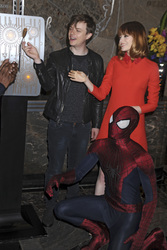Der 'The Amazing Spider-Man 2' Cast schaltet das Licht im  Empire State Building an, New York