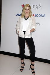 Ryan Lochte und Ireland Baldwin im Macy's Herald Square, New York