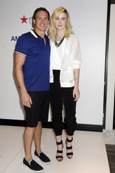 Ryan Lochte und Ireland Baldwin im Macy's Herald Square, New York