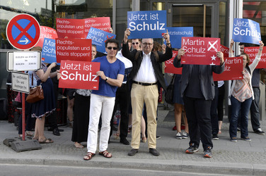Demonstrationen während der TV-Talksendung 'Wie geht's, Europa?', Berlin