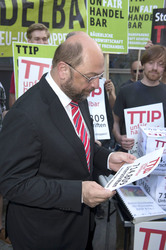 Demonstrationen während der TV-Talksendung 'Wie geht's, Europa?', Berlin