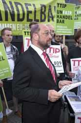 Demonstrationen während der TV-Talksendung 'Wie geht's, Europa?', Berlin