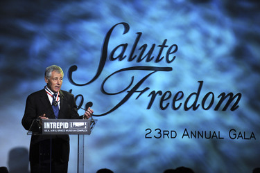 Chuck Hagel erhält den Intrepid Freedom Award, New York