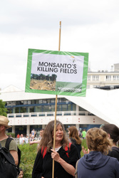 Demonstration gegen Monsanto, TTPI und für Tempelhof