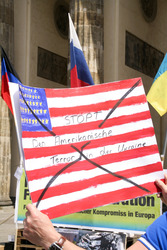 Organisation 'Staatenlos' veranstaltet Friedensdemo, Berlin