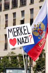 Organisation 'Staatenlos' veranstaltet Friedensdemo, Berlin