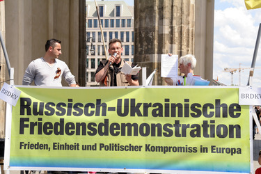 Organisation 'Staatenlos' veranstaltet Friedensdemo, Berlin