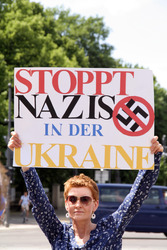 Organisation 'Staatenlos' veranstaltet Friedensdemo, Berlin