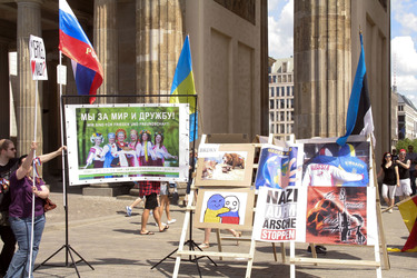 Organisation 'Staatenlos' veranstaltet Friedensdemo, Berlin