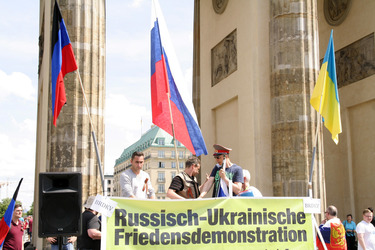 Organisation 'Staatenlos' veranstaltet Friedensdemo, Berlin