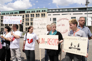 Demo zur Zwangsadoption in der DDR, Berlin