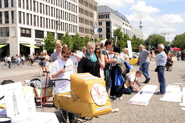 Demo zur Zwangsadoption in der DDR, Berlin