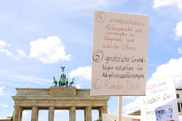 Demo zur Zwangsadoption in der DDR, Berlin