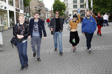 Bai Ling mit Entourage in Düsseldorf