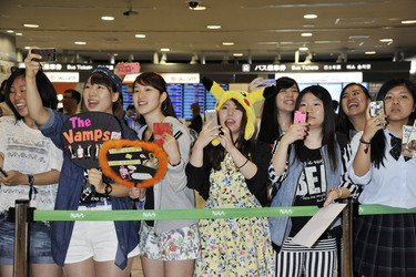The Vamps Arrive In Tokyo